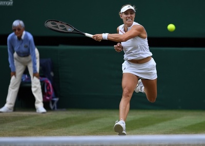 ケルバーが第1セット先取、セレーナは凡ミス目立つ ウィンブルドン決勝