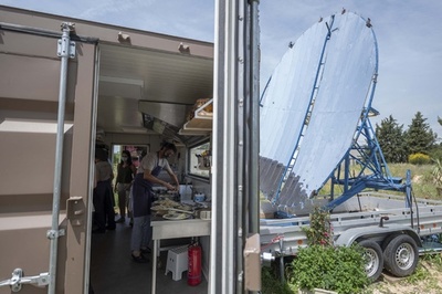 太陽光で調理する環境配慮型レストラン フランス