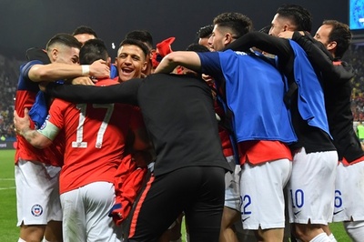 チリがPK戦制しコパ4強、2度のゴール取り消しに打ち勝つ