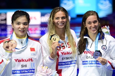 エフィモワが女子200m平泳ぎで金、ロシア勢が3種目制覇 世界水泳