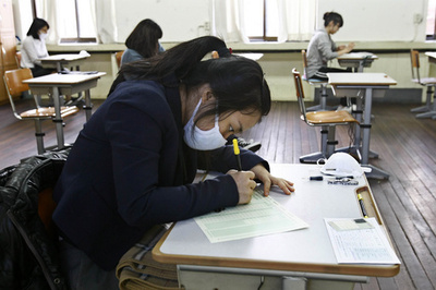 韓国の予備校、米大学試験SATで集団不正か