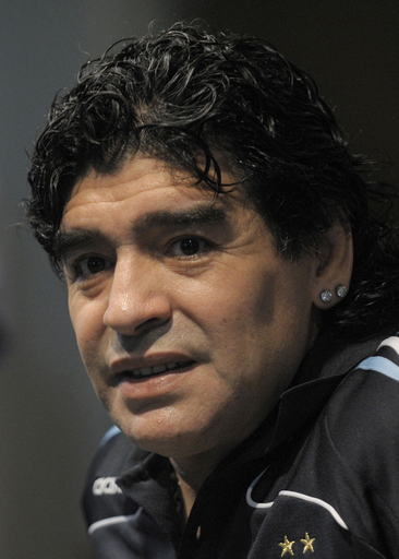 マラドーナ監督 「ロナウドよりメッシが上」