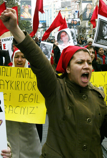 PKK支持の女性92人を判事が起訴 - トルコ