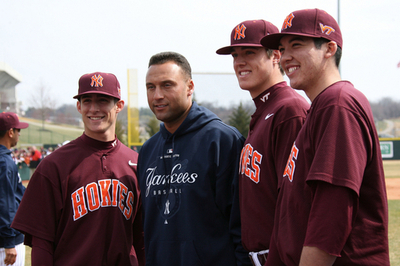 ヤンキース 銃乱射事件の犠牲者偲びバージニア工科大と練習試合