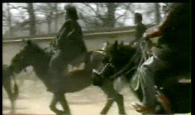 甘粛省で新たなデモ、チベット人が馬に乗って抗議