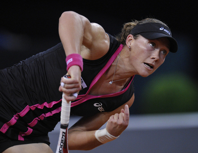 アザレンカ、シャラポワが4強入り ポルシェ・テニス・グランプリ