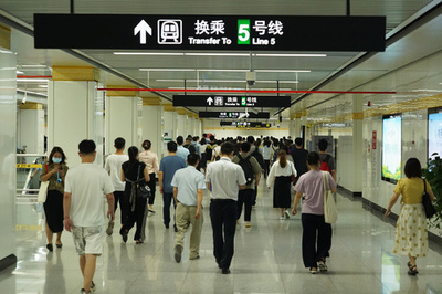 中国で過酷な「996勤務」にメス IT業界などの悪弊