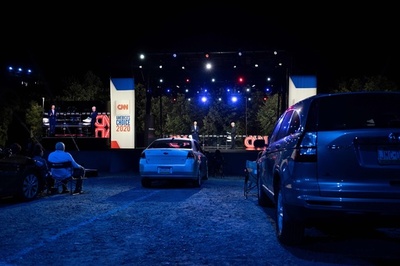 トランプ氏のコロナ対策は「犯罪的」 バイデン氏、故郷でドライブイン集会