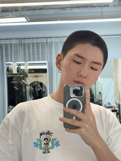 「坊主姿」MONSTA X キヒョン、現役入隊