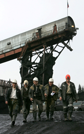 シベリア炭鉱爆発の犠牲者107人、ロシア史上最悪の炭鉱事故に - ロシア