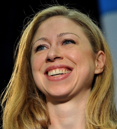 クリントン夫妻の娘チェルシーさんが米テレビの記者に