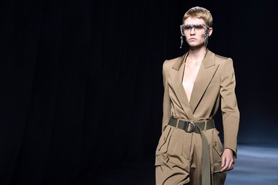 「ジバンシィ」19年春夏コレクション発表