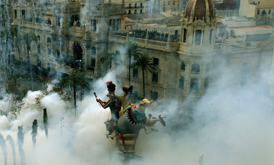 バレンシア火祭りの人形たち「ファリャ」、スペイン