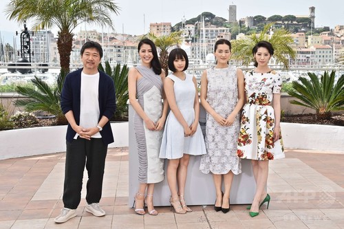 【写真特集】『海街diary』上映、綾瀬さんらレッドカーペットに カンヌ 【写真特集】『海街diary』上映、綾瀬さんらレッドカーペットに カンヌ