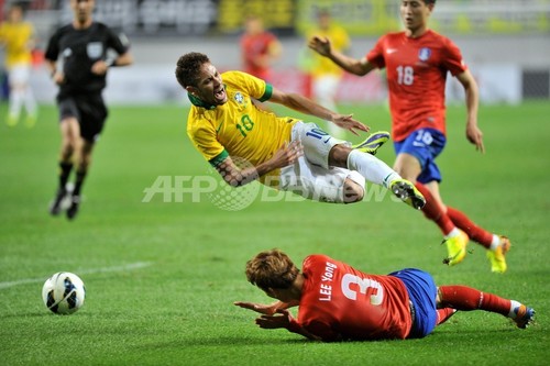 ネイマール 韓国の厳しいマークの中で決勝点 サッカー国際親善試合 写真10枚 ファッション ニュースならmode Press Powered By Afpbb News