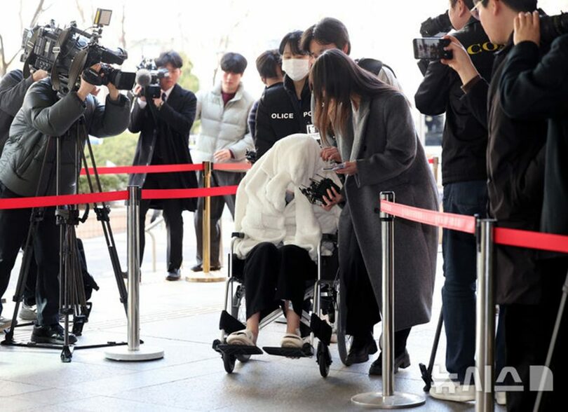 ソウルの盤浦大橋で事故を起こした30代女性の運転者(c)NEWSIS