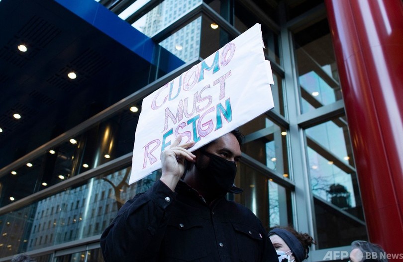 クオモ州知事、辞任を否定 女性3人がセクハラ告発