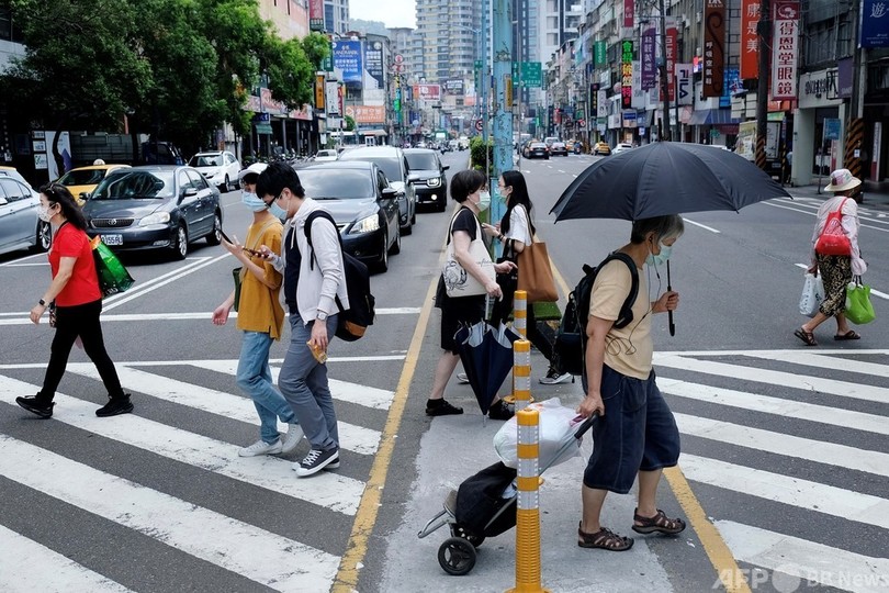 「自由の月曜日」 英でコロナ制限緩和 アジアでは感染拡大