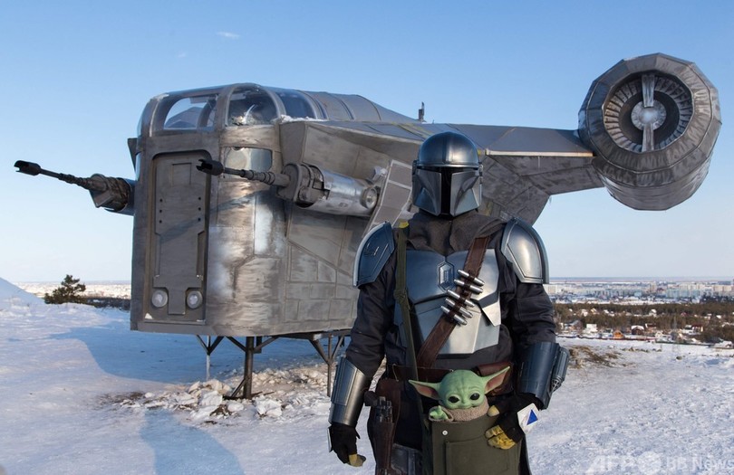 シベリアに「マンダロリアン」の宇宙船、SWファンが再現