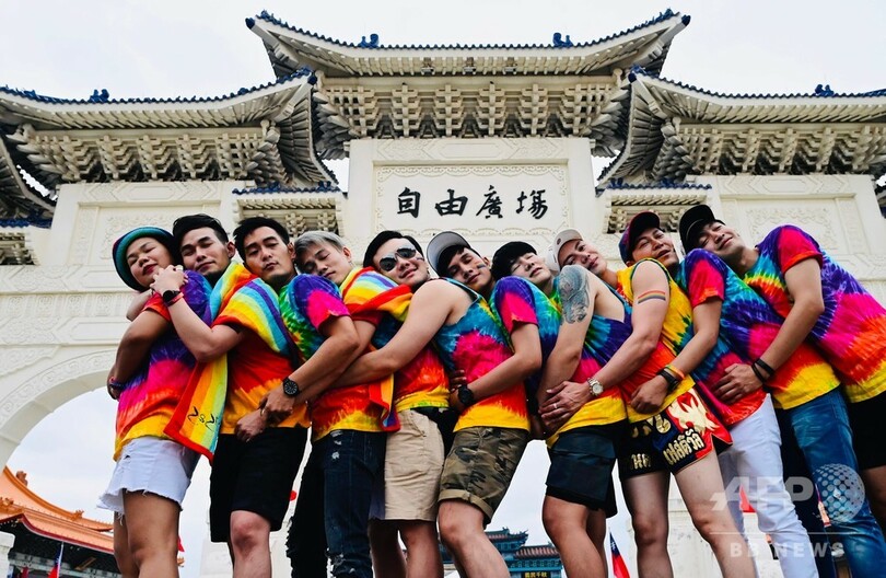 台湾でLGBTパレード 同性婚法成立後初