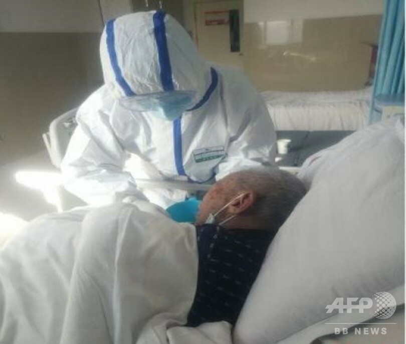 雲南の医療チームが96歳の新型コロナウイルス患者を治癒、中国・湖北