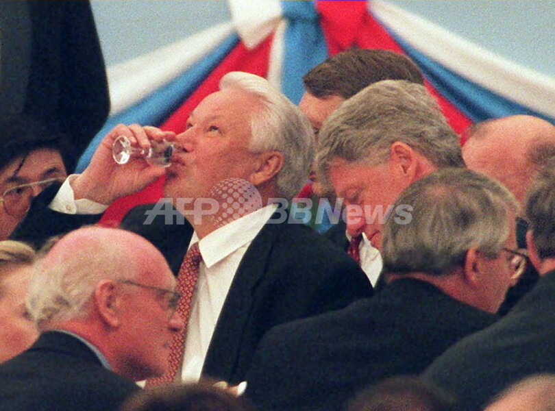 クリントン元米大統領のインタビュー集、まもなく発売 「泥酔」エリツィン氏も登場