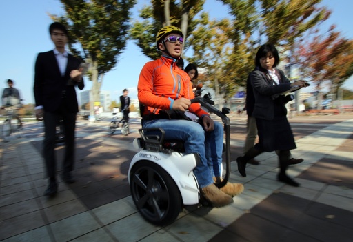 セグウェイジャパン、つくば市で電動車椅子の走行実験を開始 写真8枚