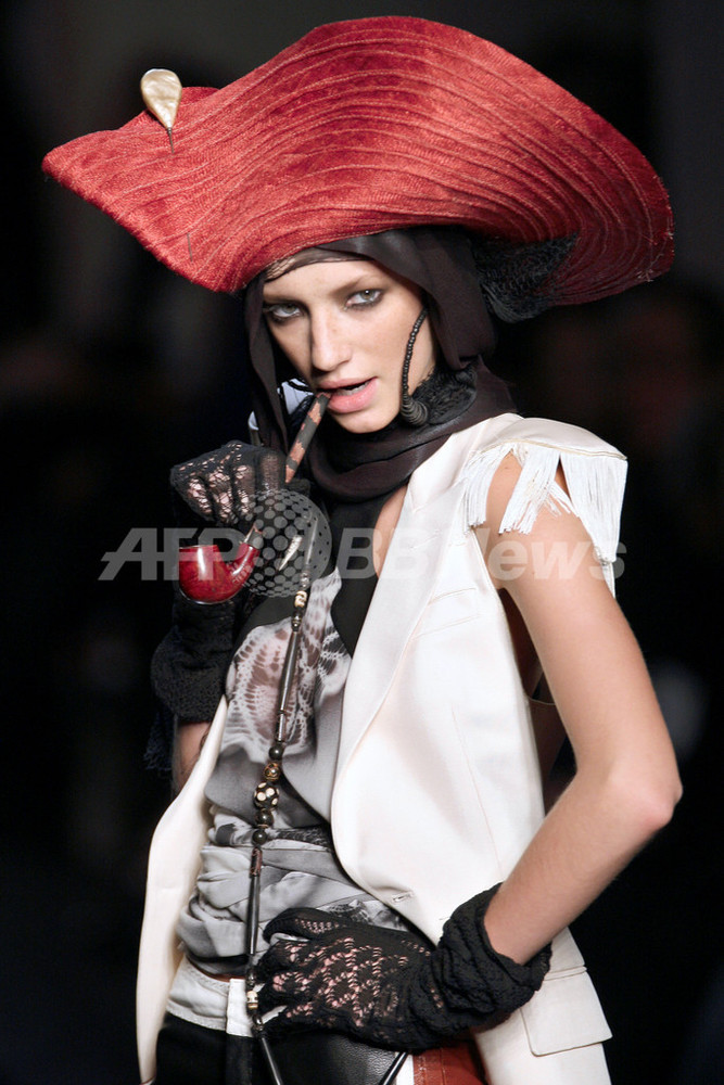 08年春夏パリ・コレクション＞ジャンポール・ゴルチエ、新作を発表