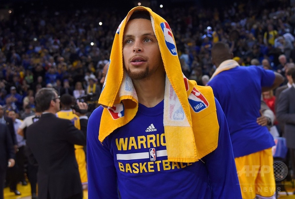 ウォリアーズがNBA新記録の開幕16連勝、レイカーズを一蹴 写真14枚