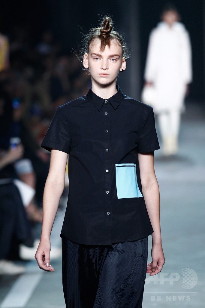 ドットとレイヤードでポップに、「マーク BY マーク ジェイコブス」15年春夏