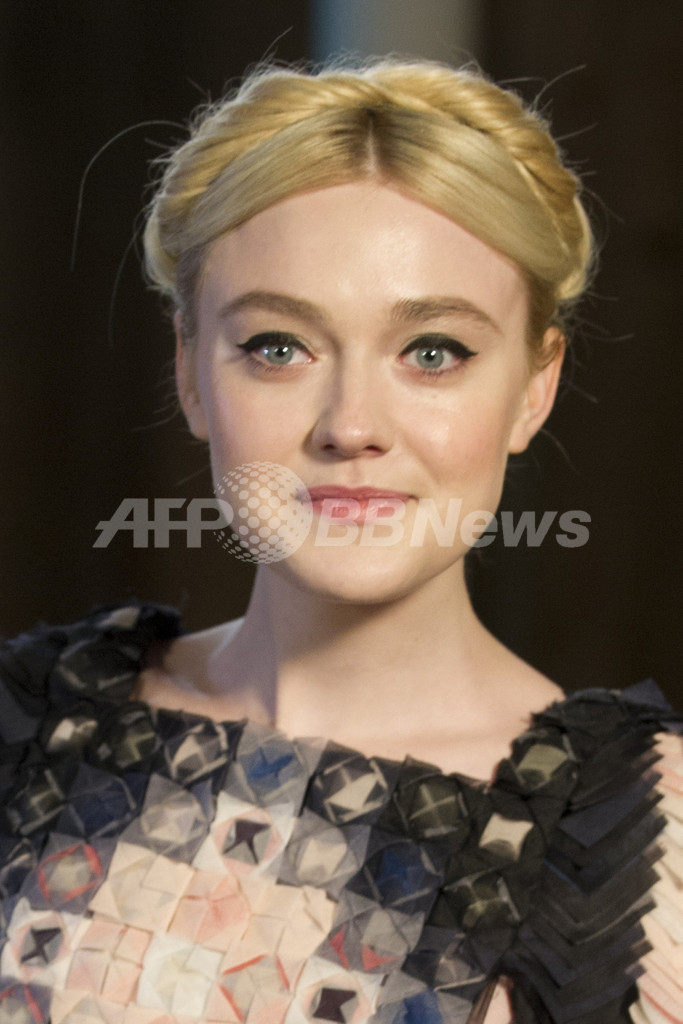 「シャネル」メティエダール・コレクション、会場には華やかな顔ぶれ