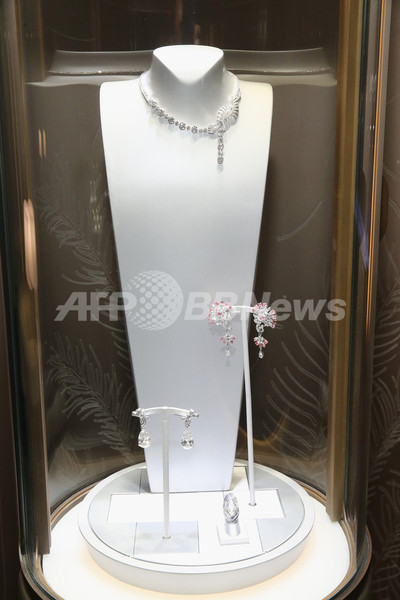 「ヴァン クリーフ＆アーペル」NY五番街店がリニューアル、ディータ・ヴォン・ティースら華やかなゲストも