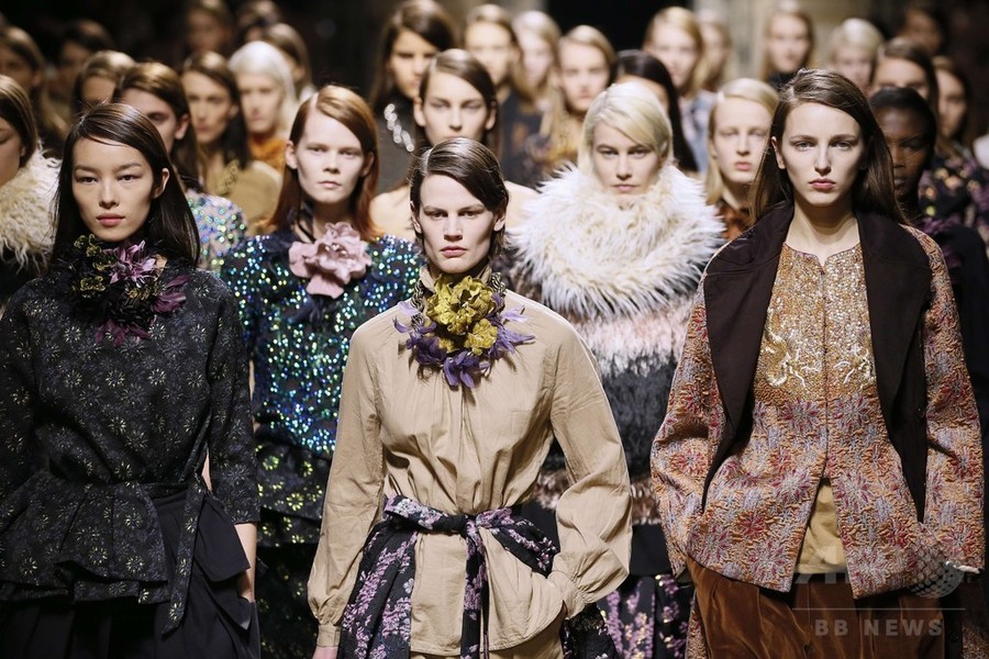 ブロケード、ジャガード、刺繍やビーズを自在に組み合わせて、「ドリス ヴァン ノッテン」15/16秋冬