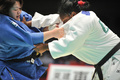 柔道、グランドスラム東京大会（Grand Slam Tokyo 2012）は2日、最終日の男女5階級が行われ、日本勢は3階級を制覇した。

女子78キロ超級決勝でキューバのイダリス・オルティス（Idalys Ortiz、右）と対戦する日本の田知本愛（Megumi Tachimoto、2012年12月2日撮影）。(c)AFP/KAZUHIRO NOGI