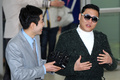 韓国・仁川国際空港（Incheon international airport）に到着し、報道陣の取材に応じる歌手のPSY（2013年3月17日撮影）。(c)STARNEWS