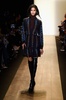 米ニューヨーク市内で発表された「BCBG マックス・アズリア」15/16年秋冬コレクション（2015年2月12日撮影）。(c)AFP/Getty Images/Frazer Harrison