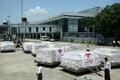 ヤンゴン国際空港に到着した中国の救援物資（2025年4月22日撮影）。(c)Xinhua News