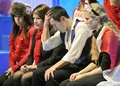 世界フィギュアスケート国別対抗戦2013（World Team Trophy Figure Skating Championship 2013）は12日、東京で2日目が行われ、男子シングル・フリースケーティング（FS）では高橋大輔（Daisuke Takahashi）が168.65点を記録し、合計249.52点で総合1位に入った。

演技の後、頭をかかえるカナダのパトリック・チャン（Patrick Chan、右から2人目、2013年4月12日撮影）。(c)AFP/KAZUHIRO NOGI