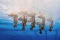 スペイン・バルセロナ（Barcelona）で開催されている第15回世界水泳選手権（15th FINA World Championships）。水中カメラで撮影されたシンクロナイズドスイミング・チームの演技の様子。

チームテクニカルルーティン（TR）予選で演技するイタリアの選手（2013年7月20日撮影）。(c)AFP/FRANCOIS XAVIER MARIT
