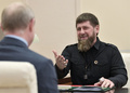 ロシアのウラジーミル・プーチン大統領（左）と会談するチェチェン共和国のラムザン・カディロフ首長。モスクワ郊外で（2019年8月31日撮影）。(c)Alexey NIKOLSKY / Sputnik / AFP 