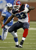 ライオンズ陣内に攻め込むビルズのRBマーショーン・リンチ（%%Marshawn Lynch%%）。(c)AFP/Getty Images Gregory Shamus