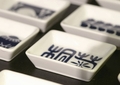 100年の歴史があるテーブルウエアメーカー「瀬戸製型」とのコラボ商品。京都にちなみ、おばんざい用の小皿セットを限定販売。5皿1組2625円。熱くない丼や取っ手のないマグカップも見逃せない。（c）senken h / photo：Joe