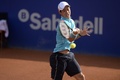 男子テニス、バルセロナ・オープン、シングルス決勝。リターンを狙う錦織圭（2015年4月26日撮影）。(c)AFP/JOSEP LAGO