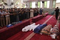 イスラエル軍の攻撃で死亡したパレスチナ人の葬儀。パレスチナ自治区ガザ地区南部ラファで（2023年10月9日撮影）。(c)SAID KHATIB / AFP