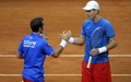 男子テニス、国別対抗戦のデビスカップ（Davis Cup 2012）は6日、ワールドグループ準々決勝が各地で行われ、チェコはセルビアとの通算成績をを2勝1敗とした。

チェコのラデク・ステパネク（Radek Stepanek）/トマス・ベルディハ（Tomas Berdych）組は6-4、6-2、7-6でセルビアのネナッド・ジモンイッチ（Nenad Zimonjic）/イリャ・ボゾリャッチ（Ilia Bozoljac）組に勝利した。

勝利を喜ぶチェコのラデク・ステパネク（左）とトマス・ベルディハ（2012年4月7日撮影）。(c)AFP/MICHAL CIZEK