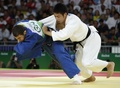 リオデジャネイロ五輪、柔道男子81キロ級の3位決定戦でアブタンディル・チリキシビリと対戦する永瀬貴規（2016年8月9日撮影）。(c)AFP/Jack GUEZ