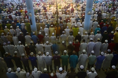 断食月ラマダン終了、世界各地で「イード・アル・フィトル」