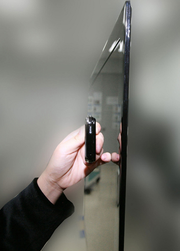 世界最薄テレビを公開、韓国サムスン電子