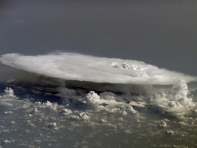 アフリカ大陸上空の巨大積乱雲