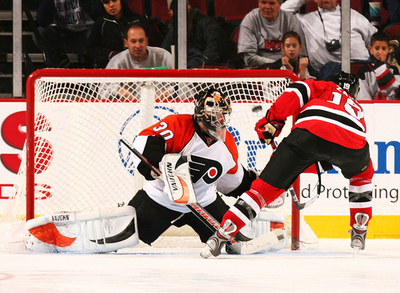 デビルズ シュートアウトの末にフライヤーズ下す